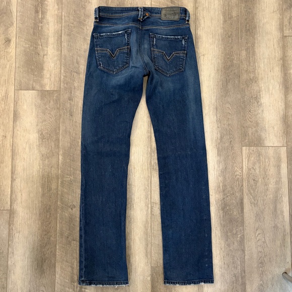 Diesel Larkee Regular Straight Button Fly Stretch Jeans. - Picture 3 of 16